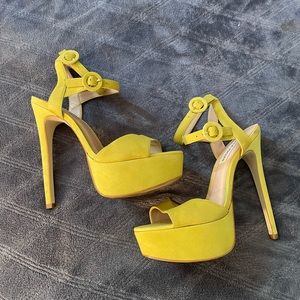 Steve Madden “ Karen” Chartreuse Open Toe Platform Sandal Size US 8.5